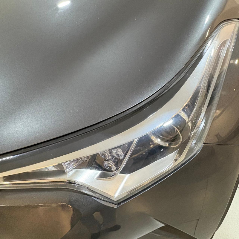 Toyota C-HR  5 pts. Base, CVT, a/ac. Aut., f. led, RA-17 2018